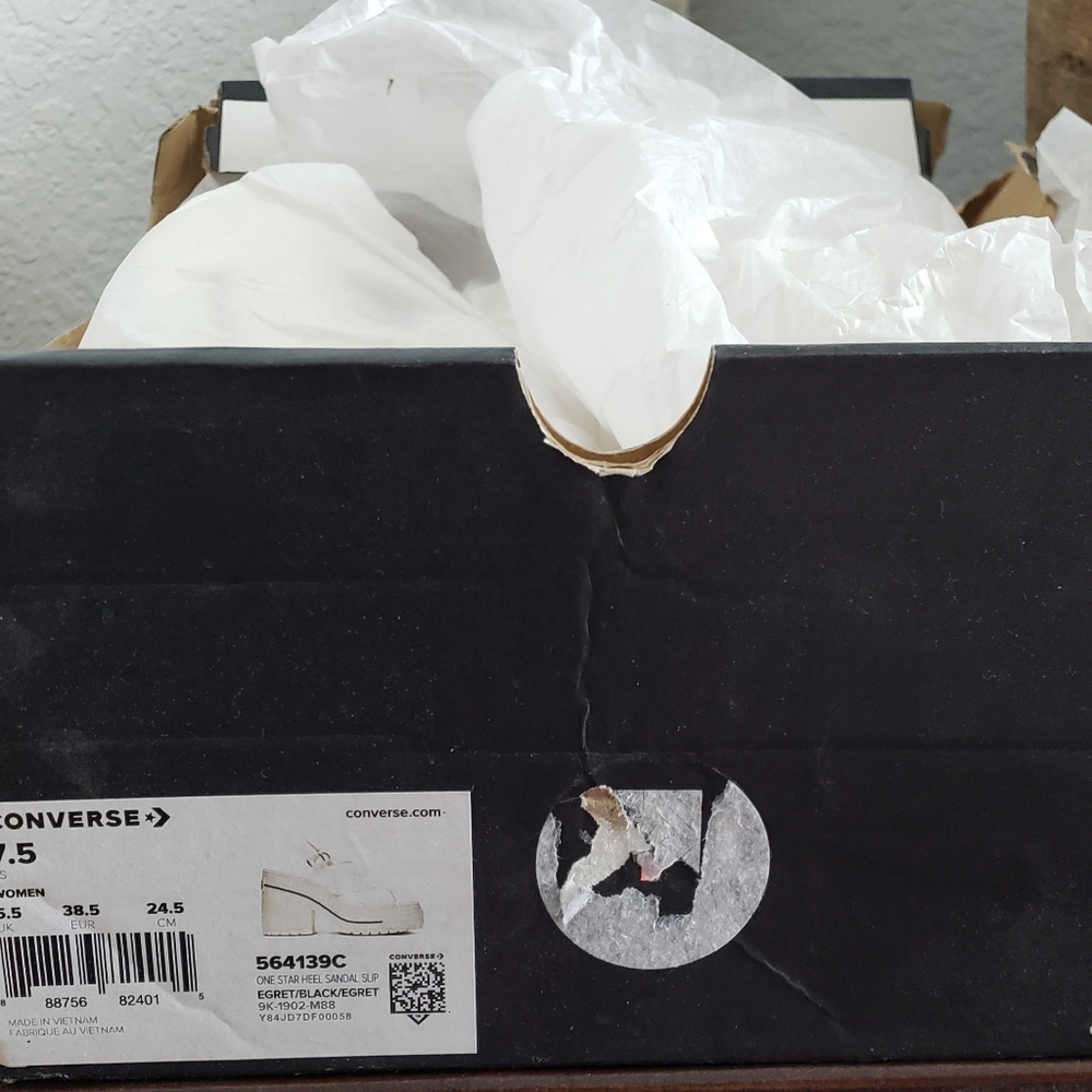 NWT- Converse platform sandals - Picture 5 of 7